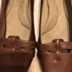 Brown lifestride comfort flats